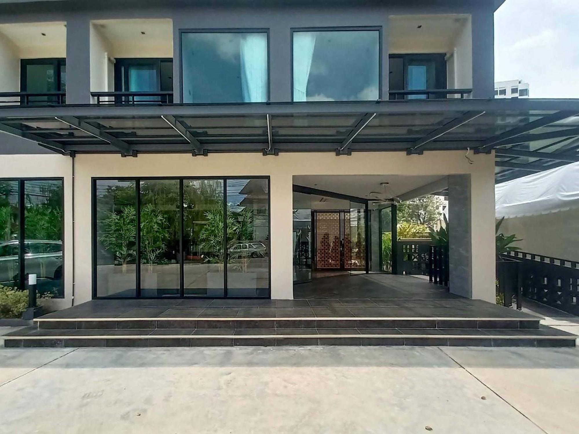 The 9 Residence Hotel Bangkok Exterior photo